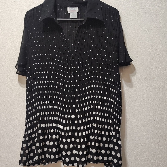 Only Black and‎ White Flutter Sleeve Blouse - Picture 3 of 8
